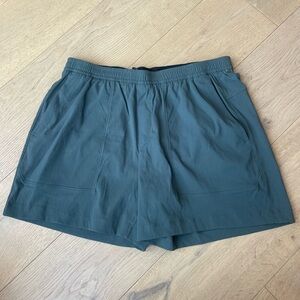 Lululemon Bowline Shorts Men’s Size XL 8” Inseam Teal Excellent Condition